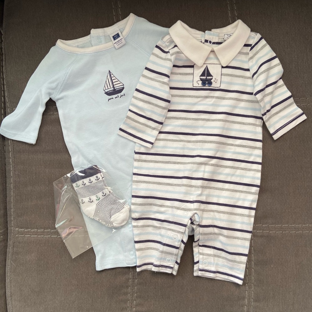 Janie and Jack NWOT 2 One Piece Long Sleeve outfit w/socks size Newborn